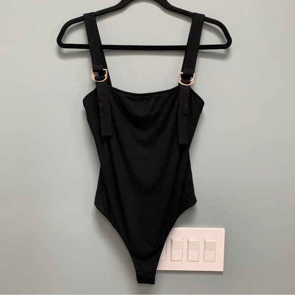 Superdown Mabelle D Ring Ribbed Bodysuit in Black size Medium - Picture 5 of 9